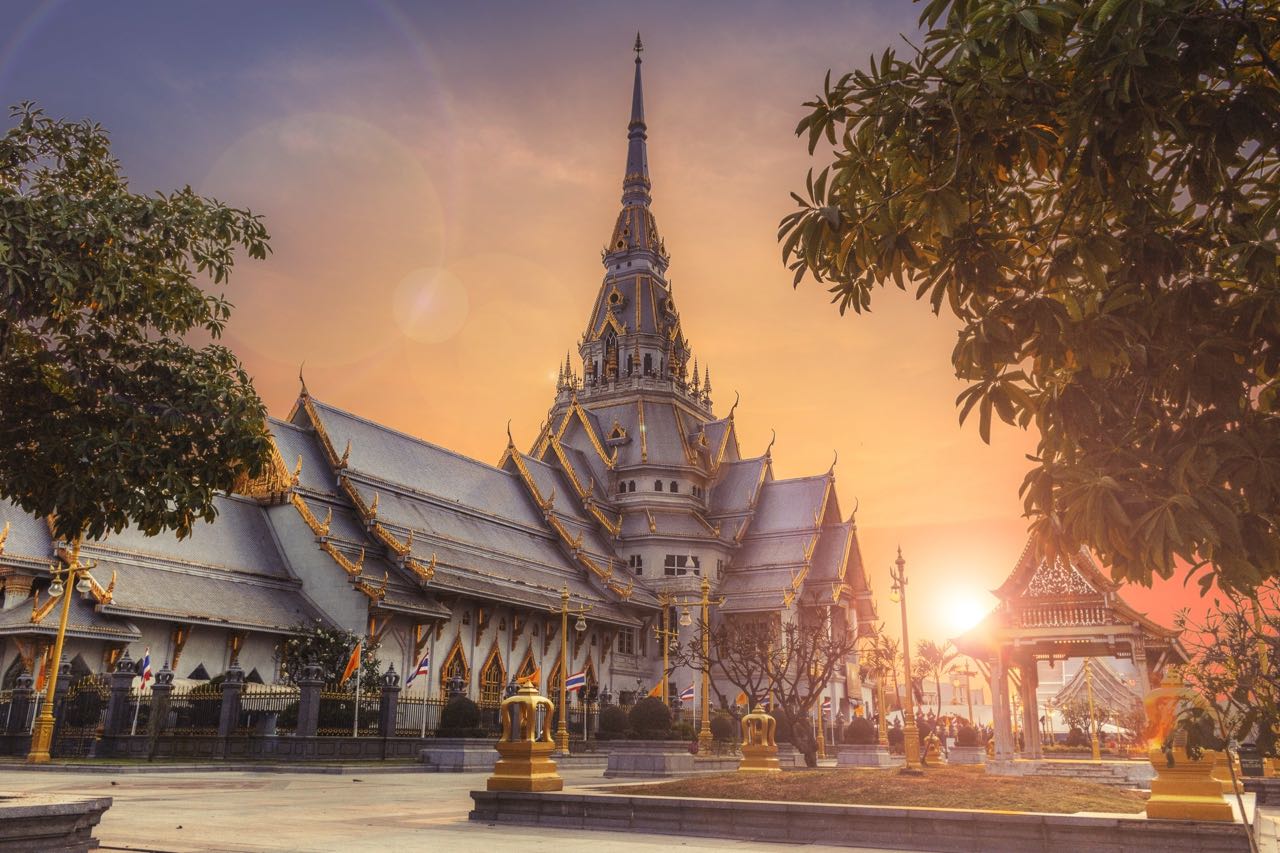 Leaving Thailand, Simple Living, and Trusting the Universe 5 Living in Thailand